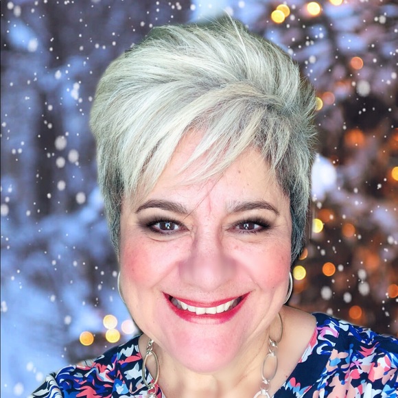 Hello! Welcome to my closet! - Picture 1 of 4